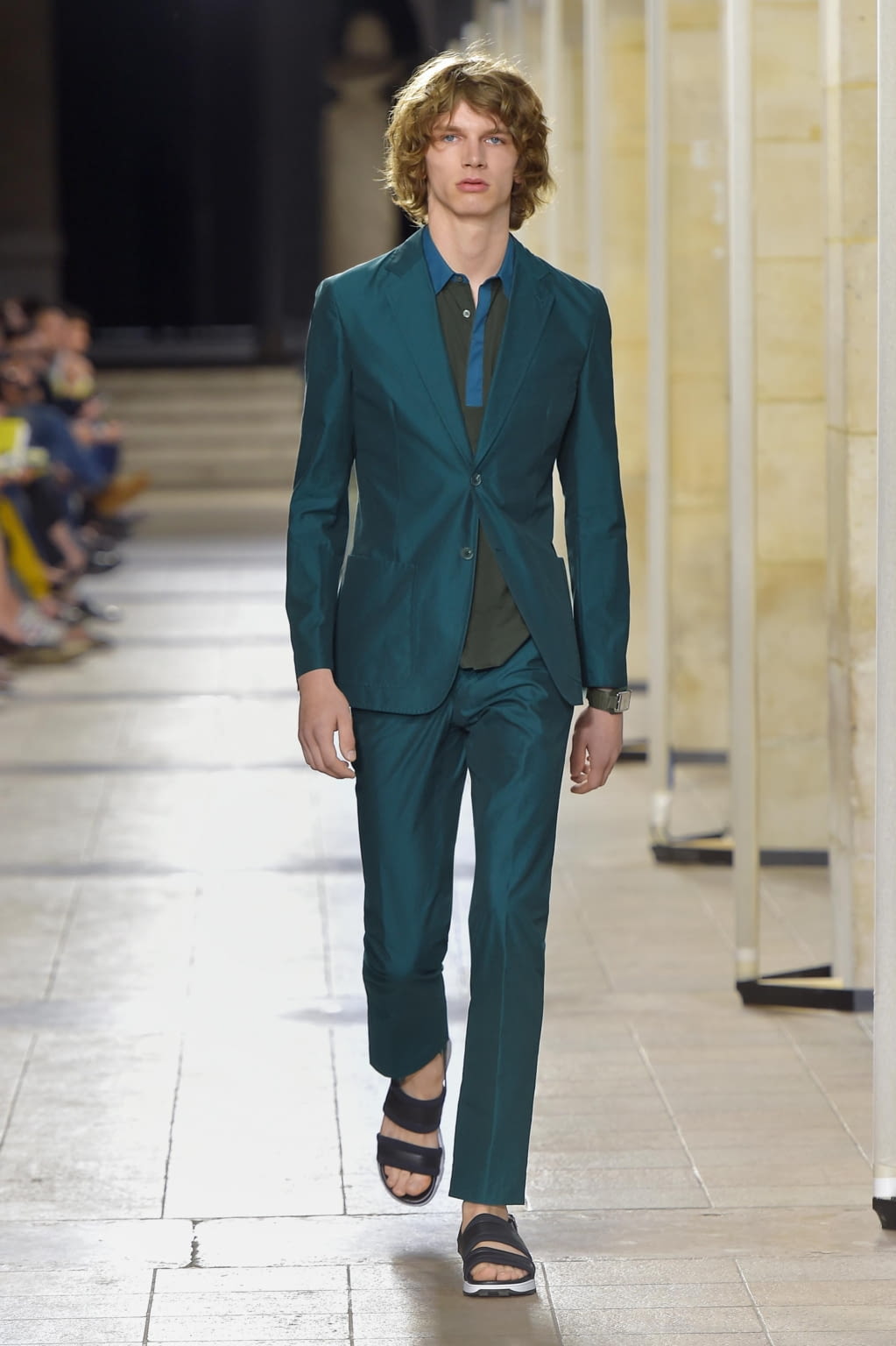Fashion Week Paris Spring/Summer 2017 look 33 from the Hermès collection 男装