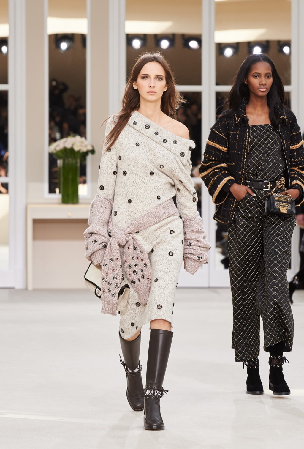 Fashion Week Paris Fall/Winter 2016 look 34 from the Chanel collection womenswear
