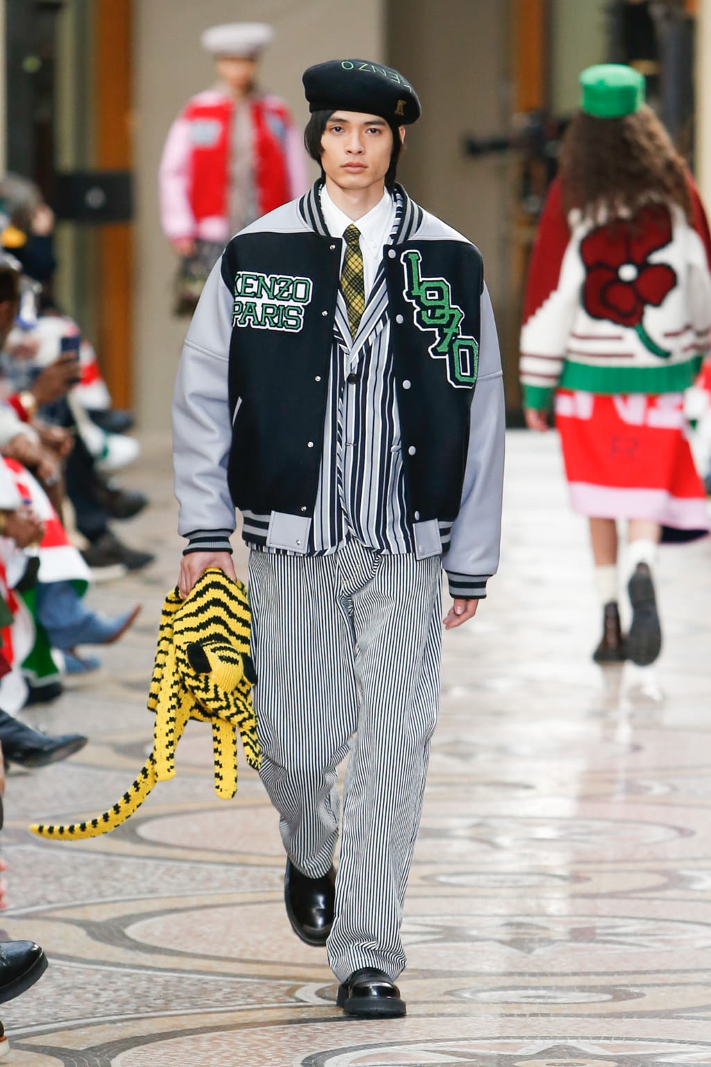 Fashion Week Paris Fall/Winter 2022 look 34 from the Kenzo collection menswear
