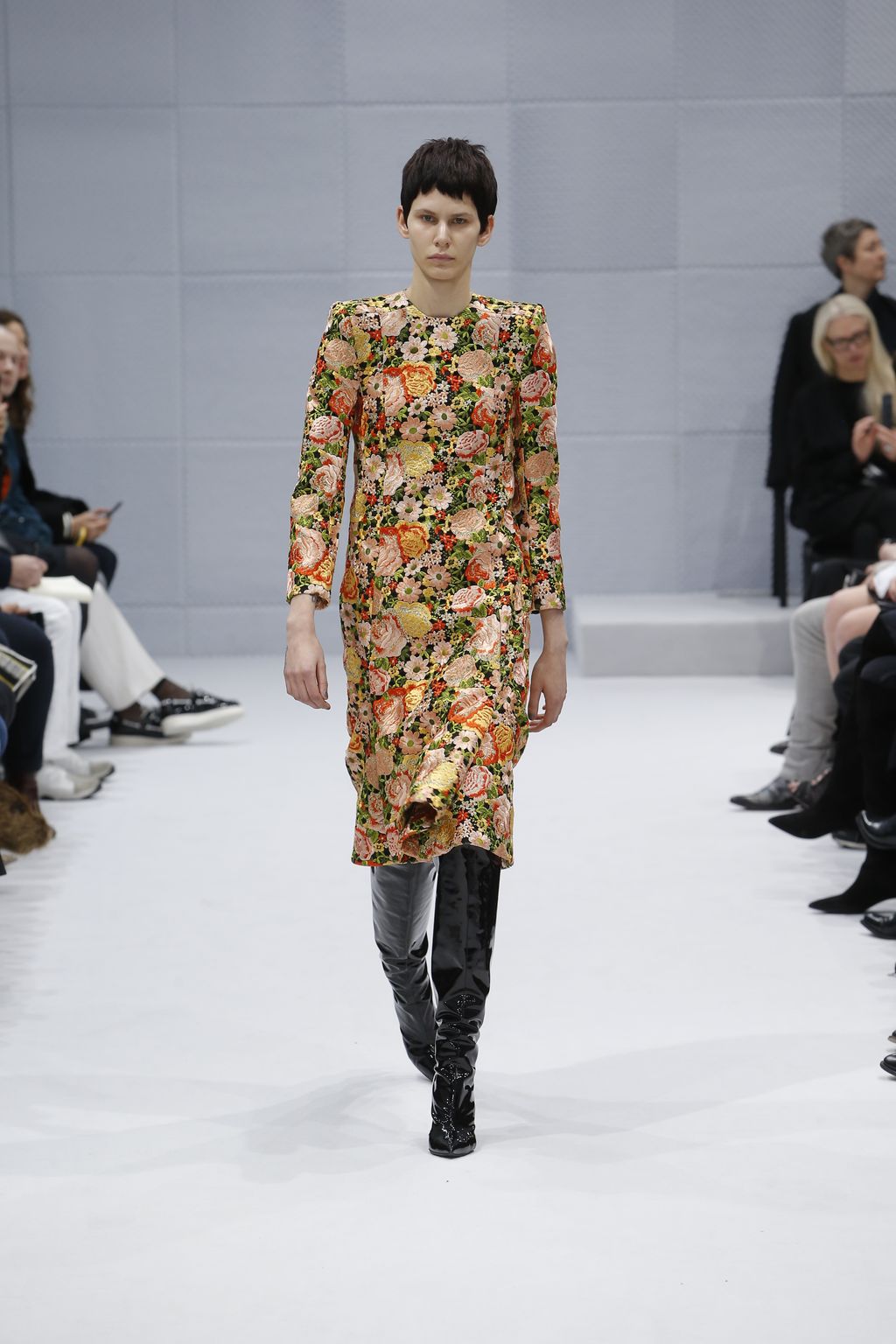 Fashion Week Paris Fall/Winter 2016 look 34 from the Balenciaga collection womenswear