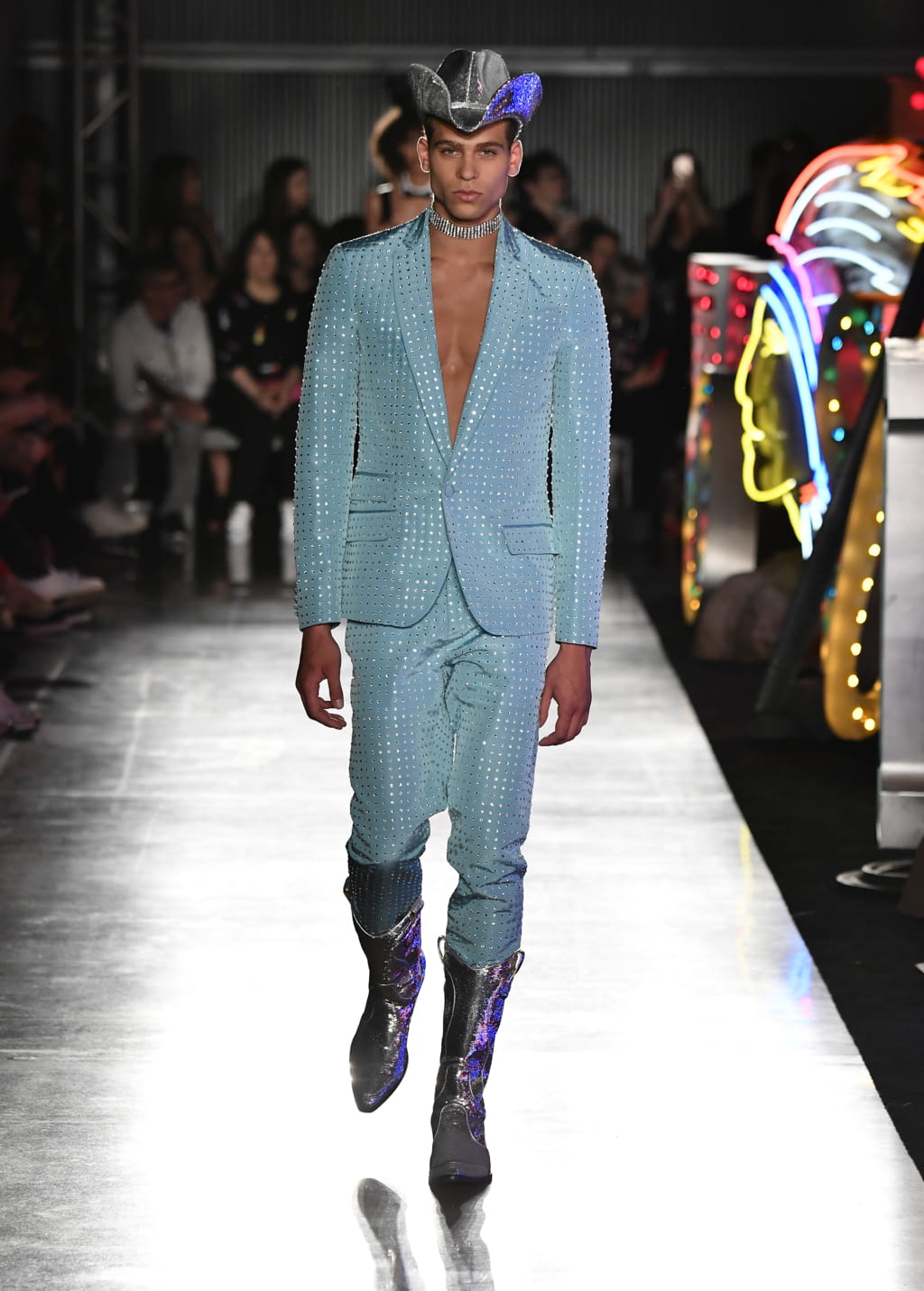 Fashion Week Milan Spring/Summer 2018 look 34 from the Moschino collection menswear