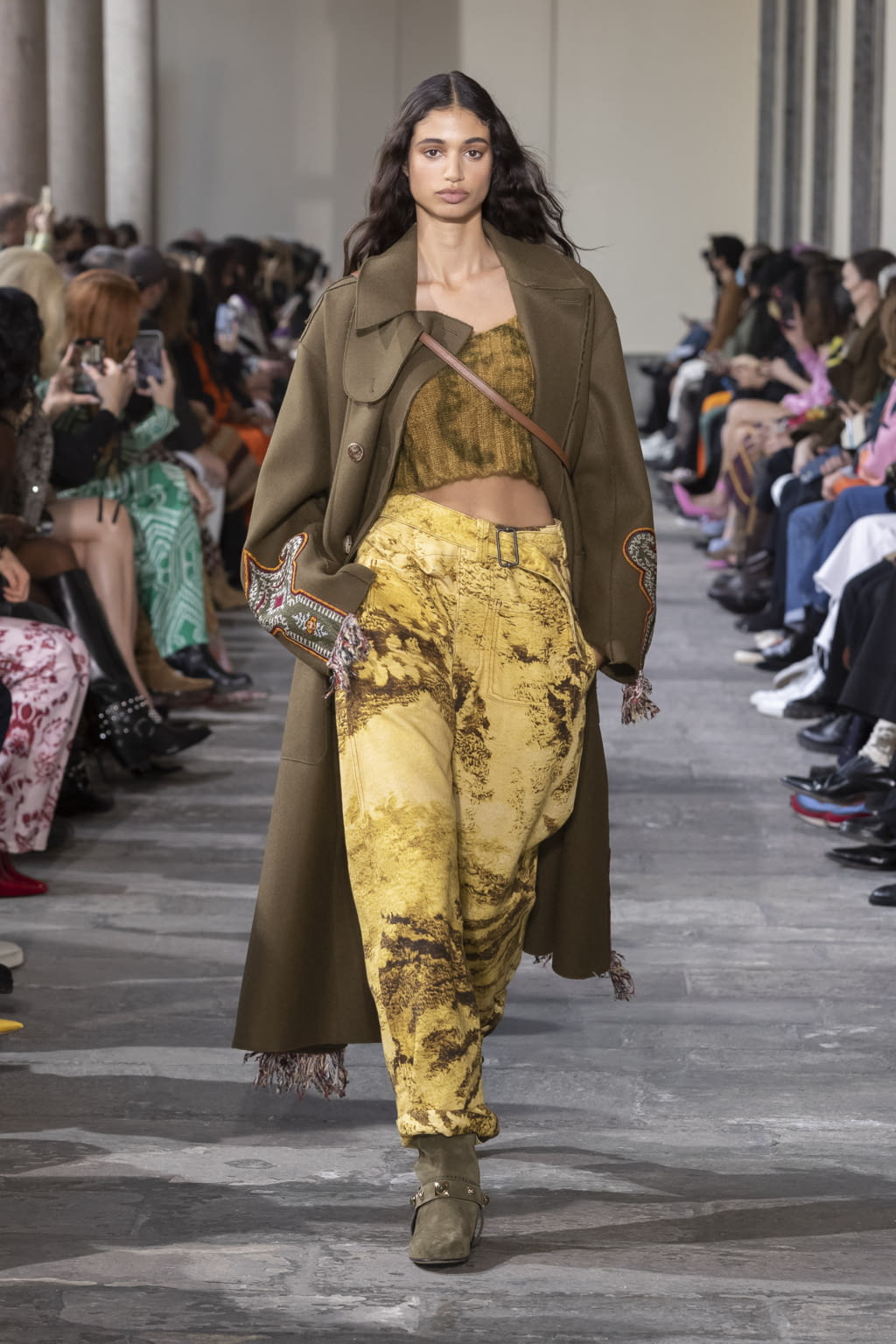Fashion Week Milan Fall/Winter 2022 look 34 from the Etro collection 女装