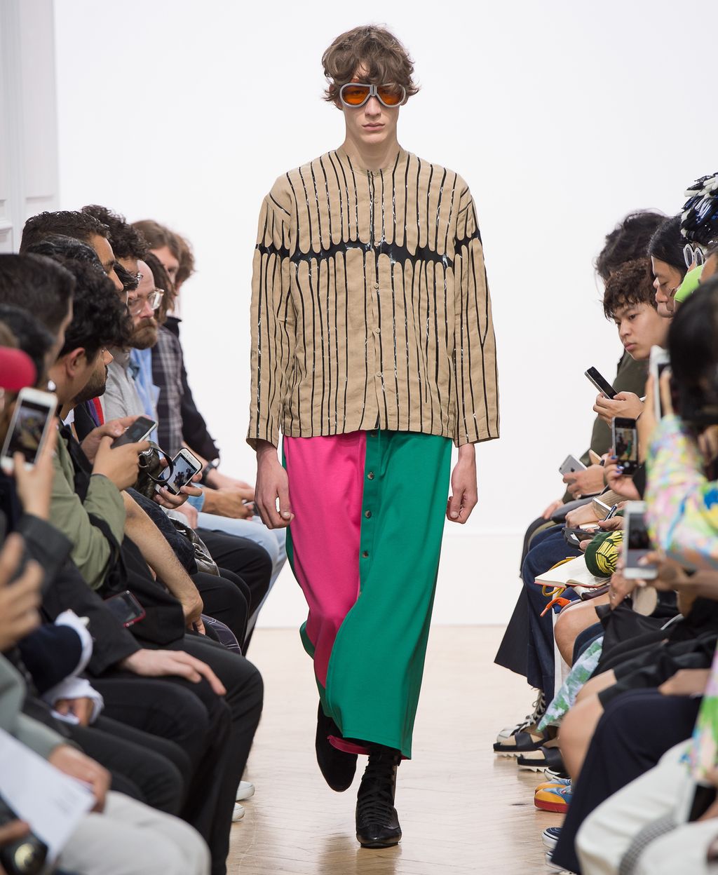 Fashion Week London Spring/Summer 2017 look 34 from the JW Anderson collection 男装