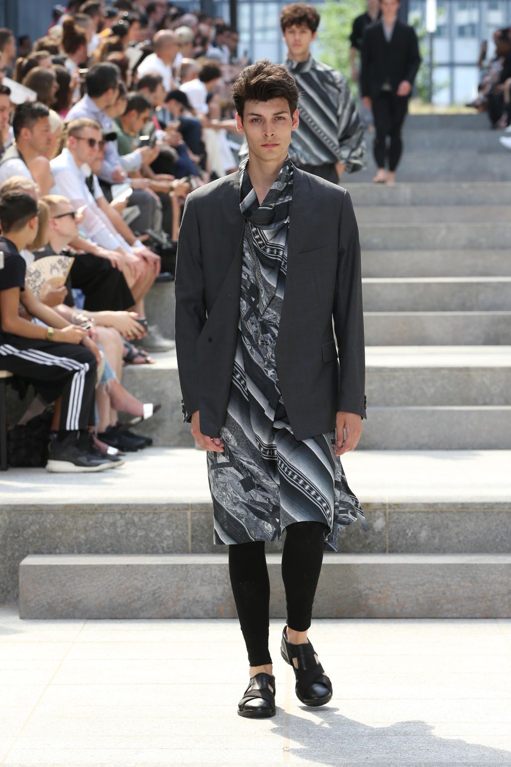 Fashion Week Paris Spring/Summer 2018 look 34 from the Issey Miyake Men collection menswear