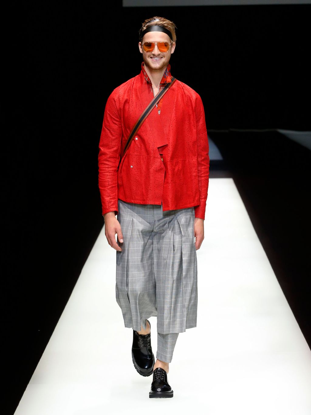 Fashion Week Milan Spring/Summer 2018 look 34 from the Emporio Armani collection 男装