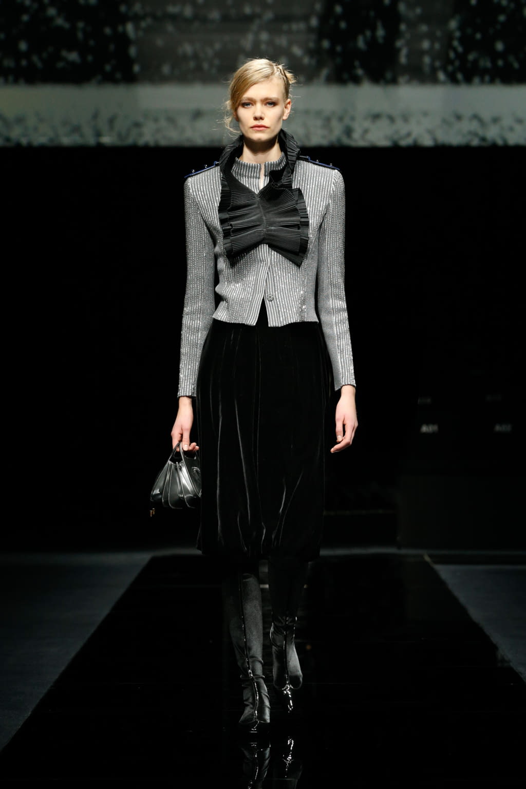 Fashion Week Milan Fall/Winter 2020 look 34 from the Giorgio Armani collection womenswear