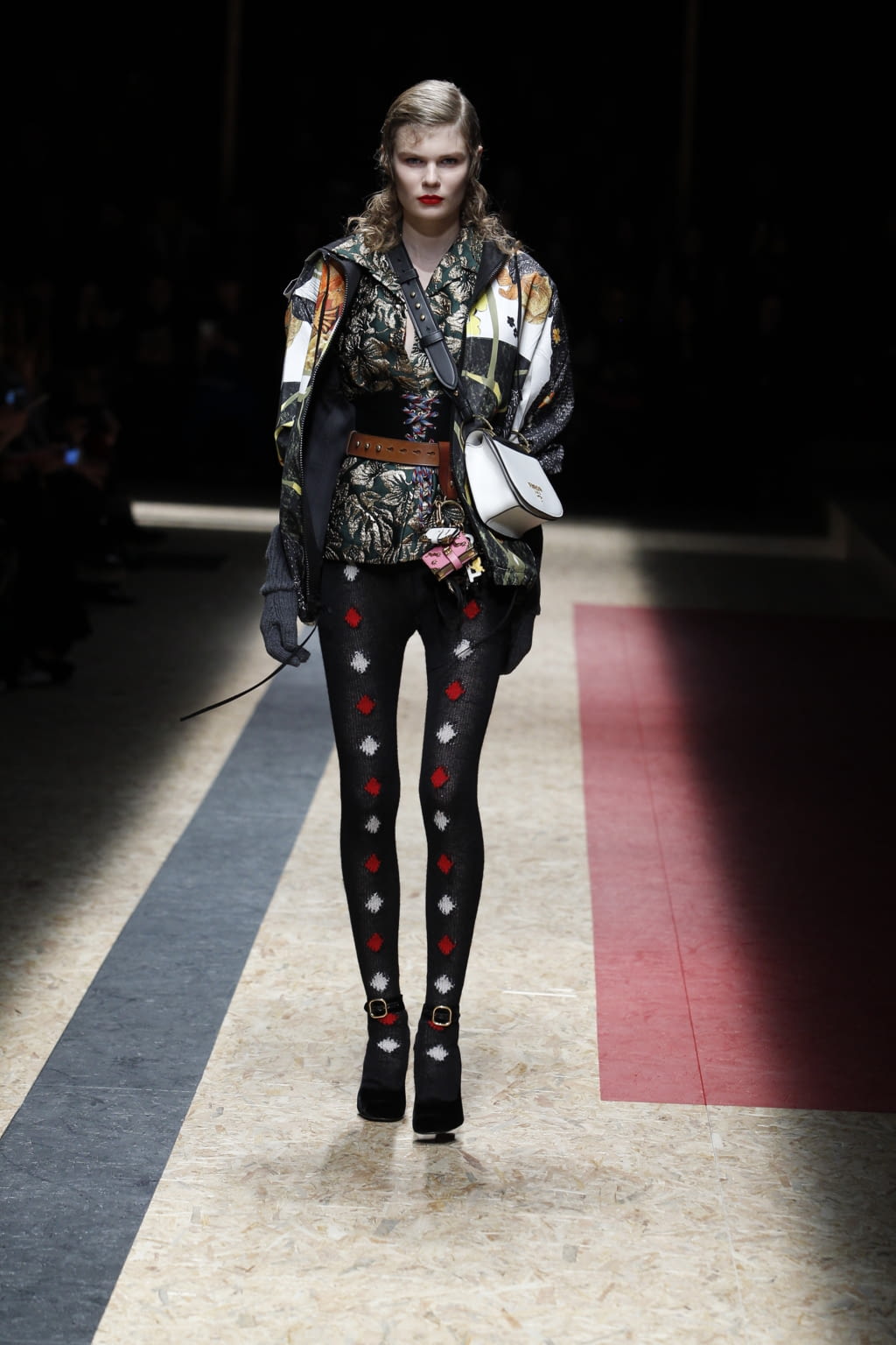 Fashion Week Milan Fall/Winter 2016 look 34 from the Prada collection 女装