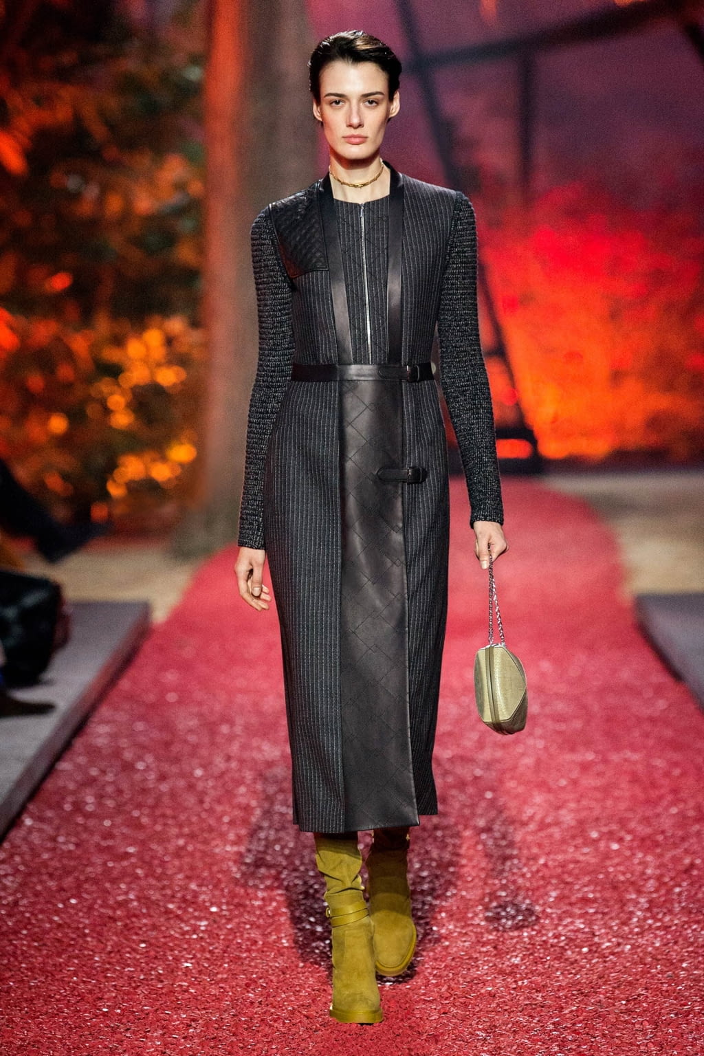 Fashion Week Paris Fall/Winter 2018 look 34 from the Hermès collection womenswear