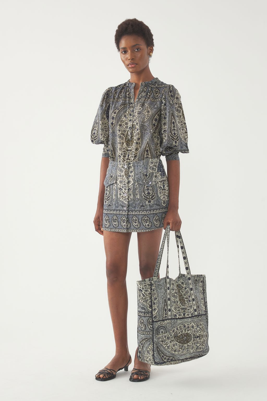 Fashion Week Paris Spring/Summer 2025 look 34 from the Antik Batik collection womenswear
