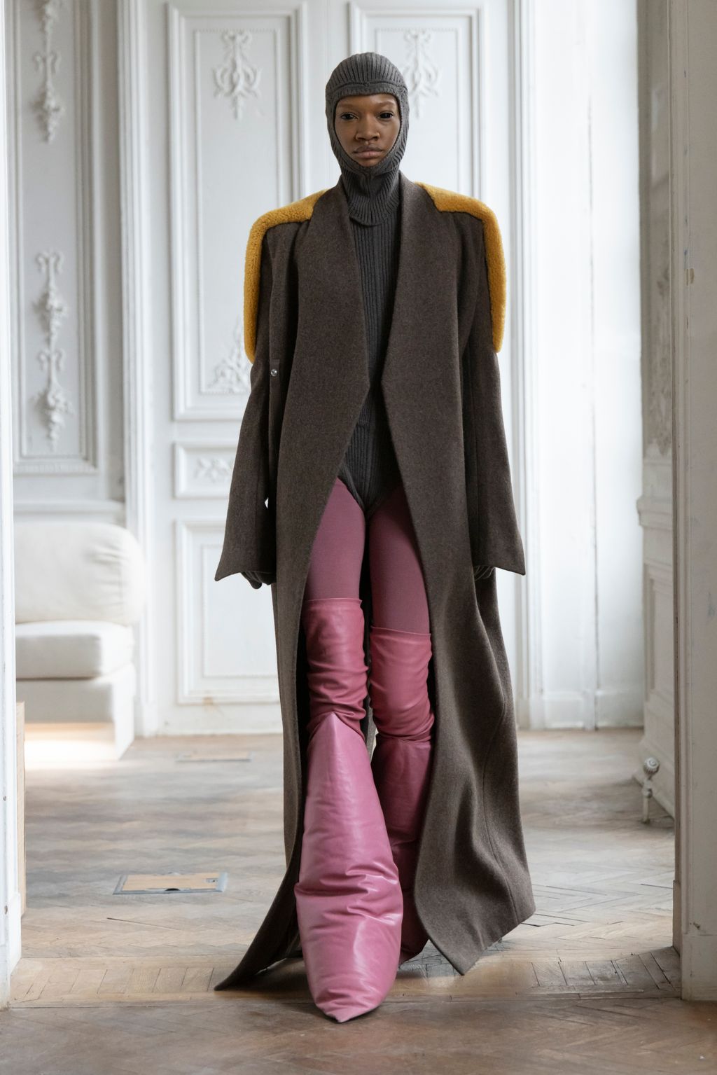 Fashion Week Paris Fall/Winter 2024 look 35 from the Rick Owens collection womenswear