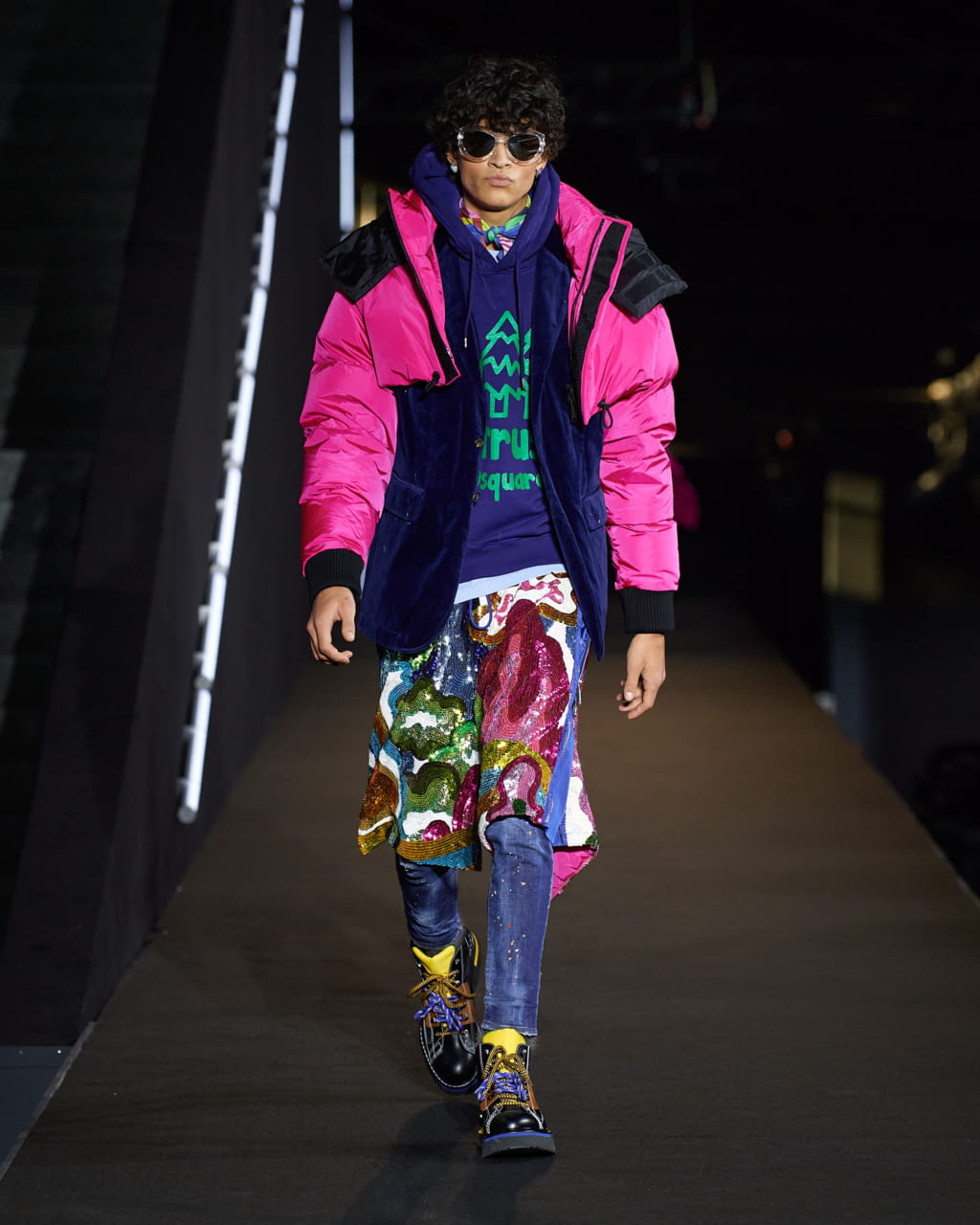 Fashion Week Milan Fall/Winter 2022 look 35 from the Dsquared2 collection menswear