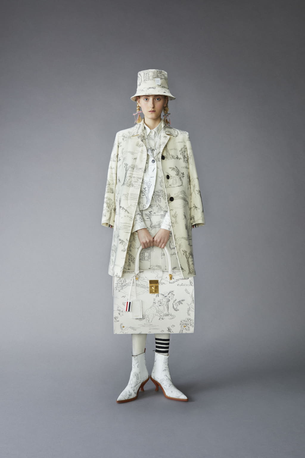 Fashion Week Paris Pre-Fall 2021 look 36 from the Thom Browne collection womenswear