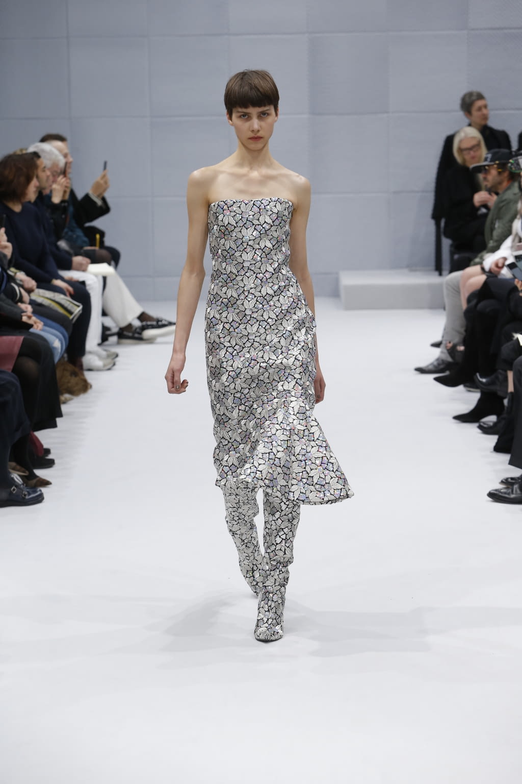 Fashion Week Paris Fall/Winter 2016 look 36 de la collection Balenciaga womenswear