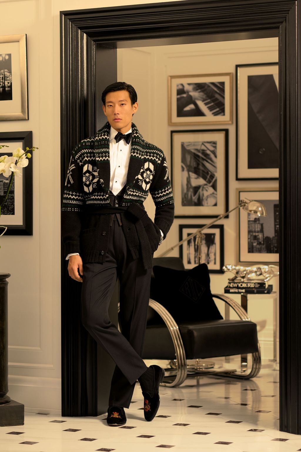 Fashion Week New York Fall/Winter 2024 look 36 from the Ralph Lauren Purple Label collection 男装