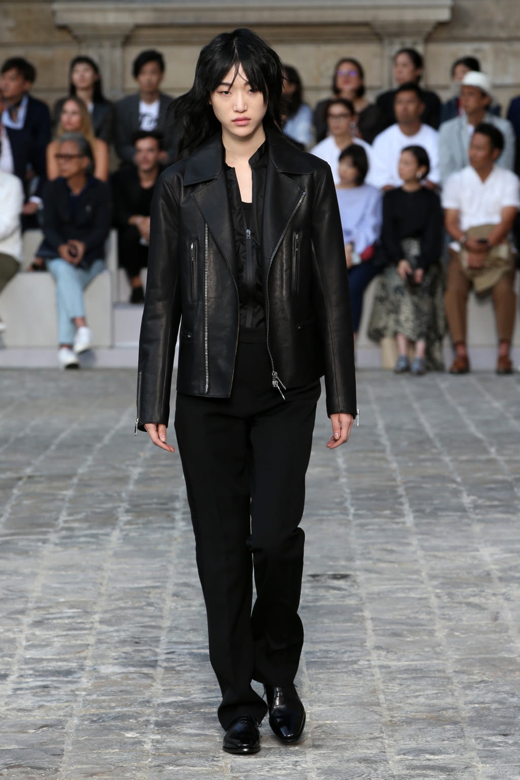 Fashion Week Paris Spring/Summer 2018 look 36 from the Berluti collection 男装