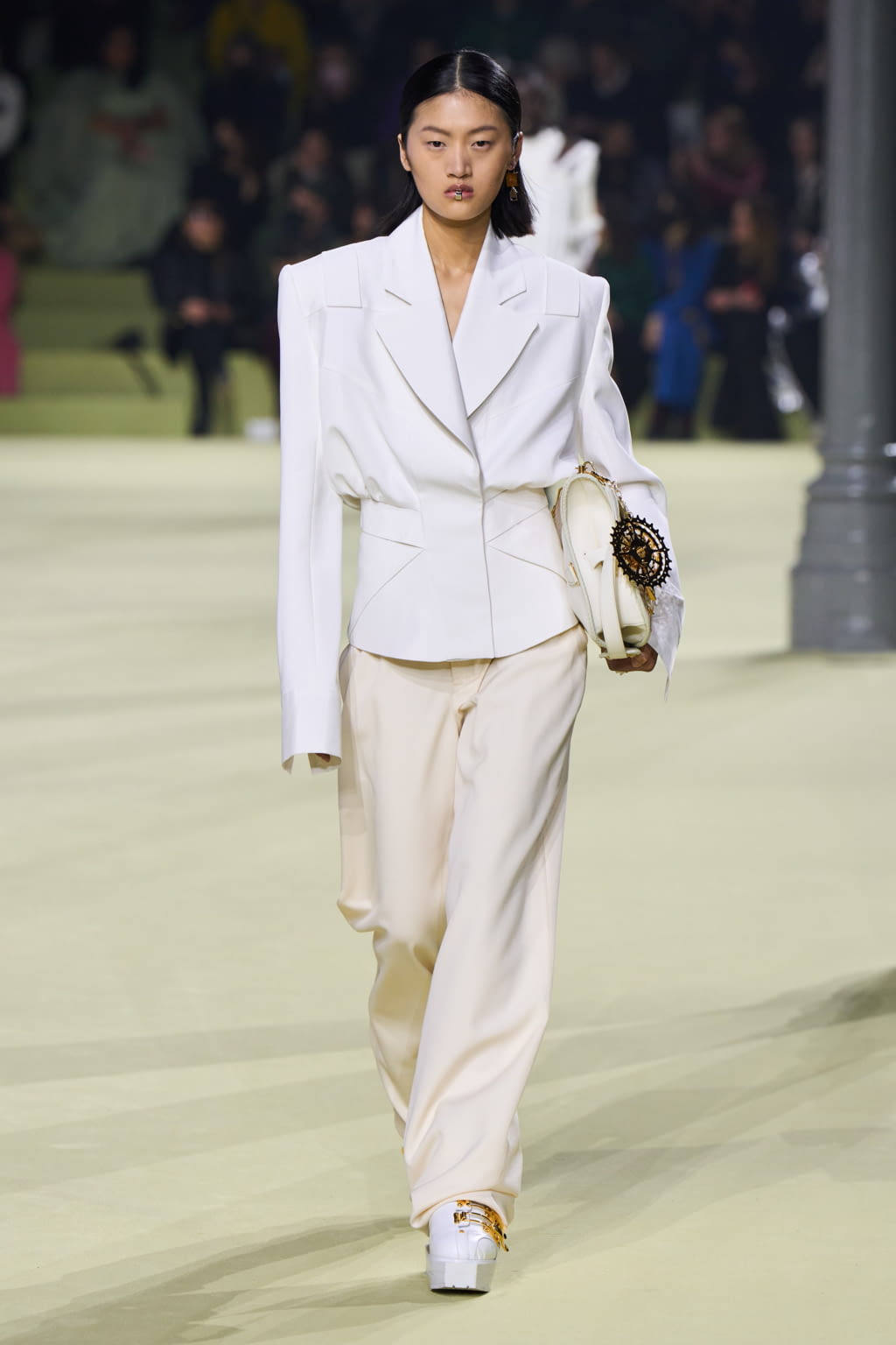 Fashion Week Paris Fall/Winter 2022 look 36 from the Balmain collection womenswear