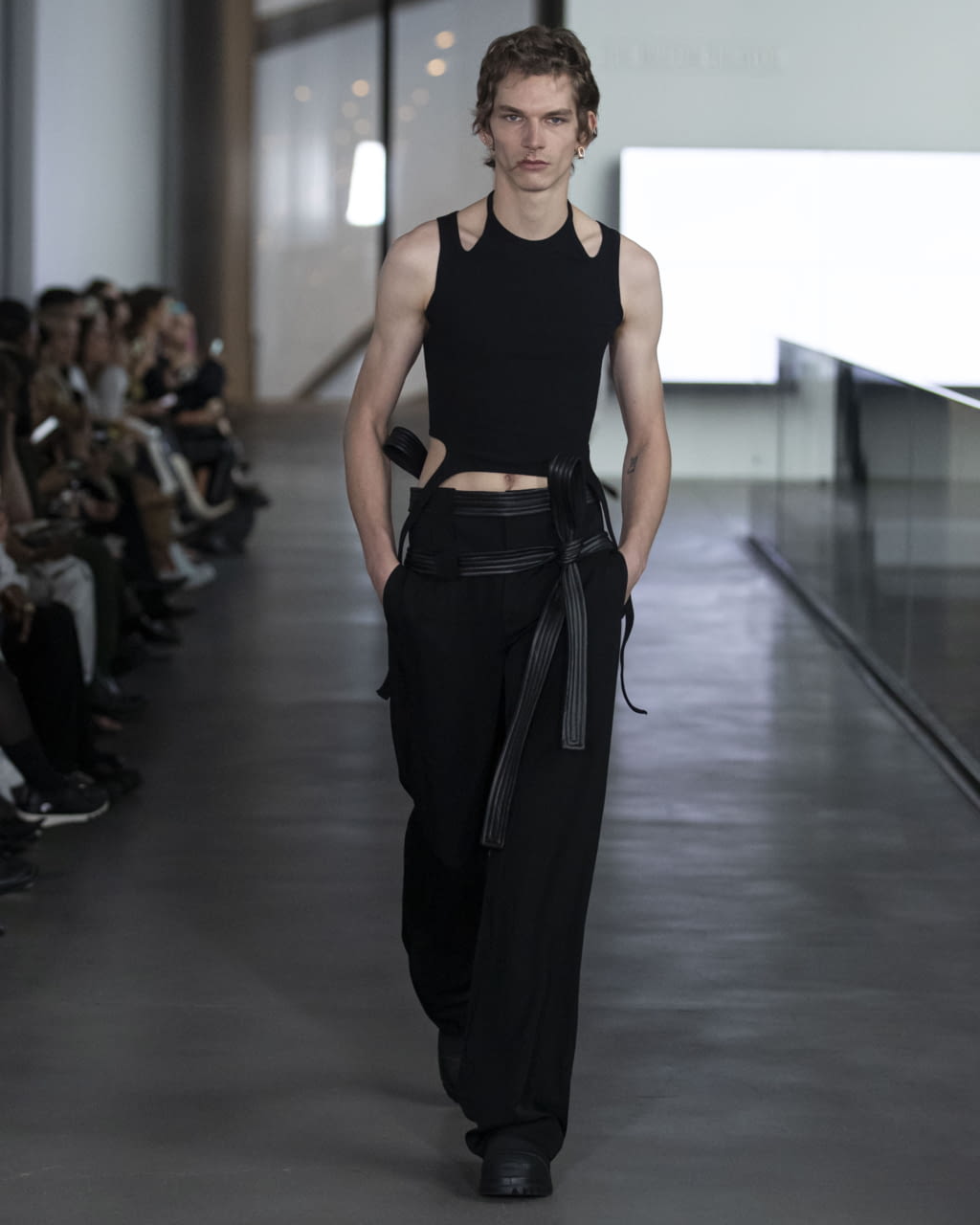 Fashion Week New York Fall/Winter 2020 look 35 from the Dion Lee collection 女装