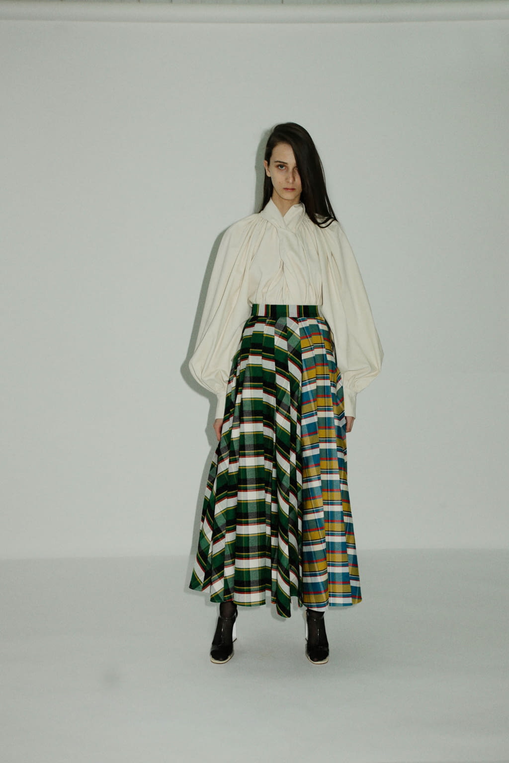Fashion Week London Pre-Fall 2019 look 36 from the A.W.A.K.E MODE collection 女装