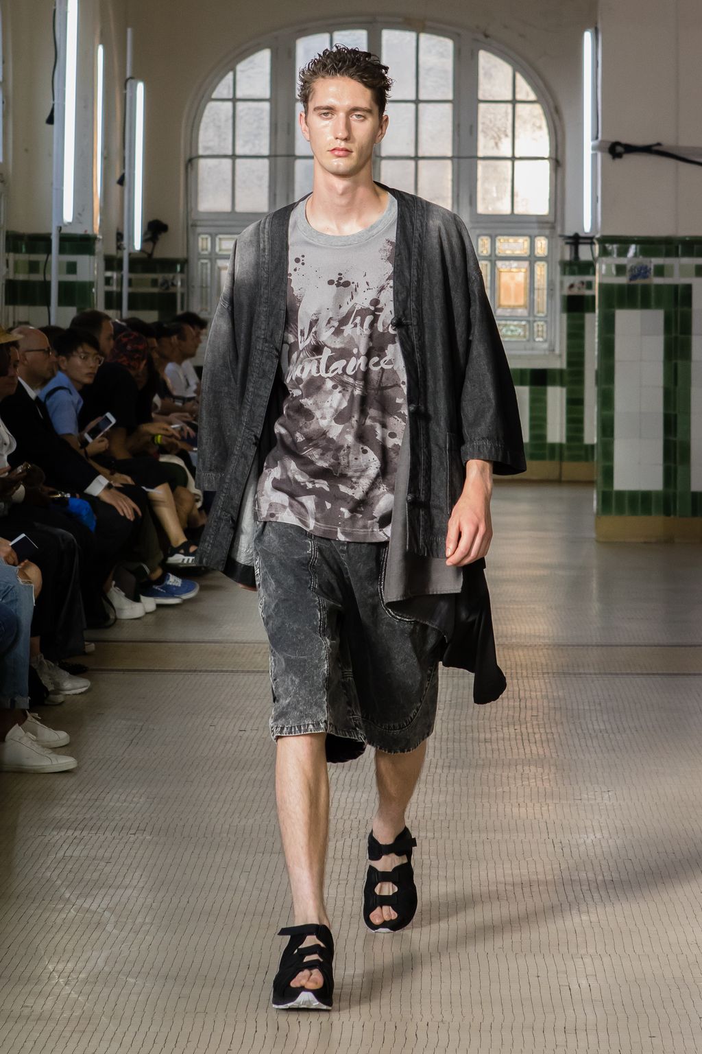 Fashion Week Paris Spring/Summer 2018 look 36 from the White Mountaineering collection menswear