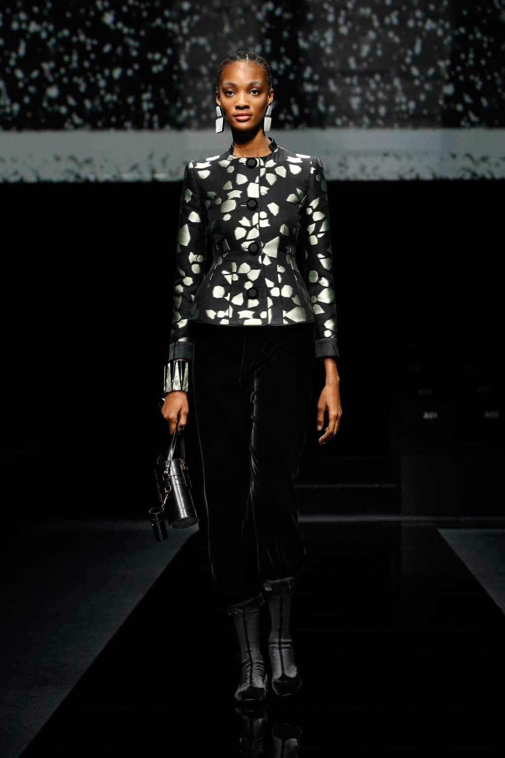 Fashion Week Milan Fall/Winter 2020 look 37 from the Giorgio Armani collection 女装