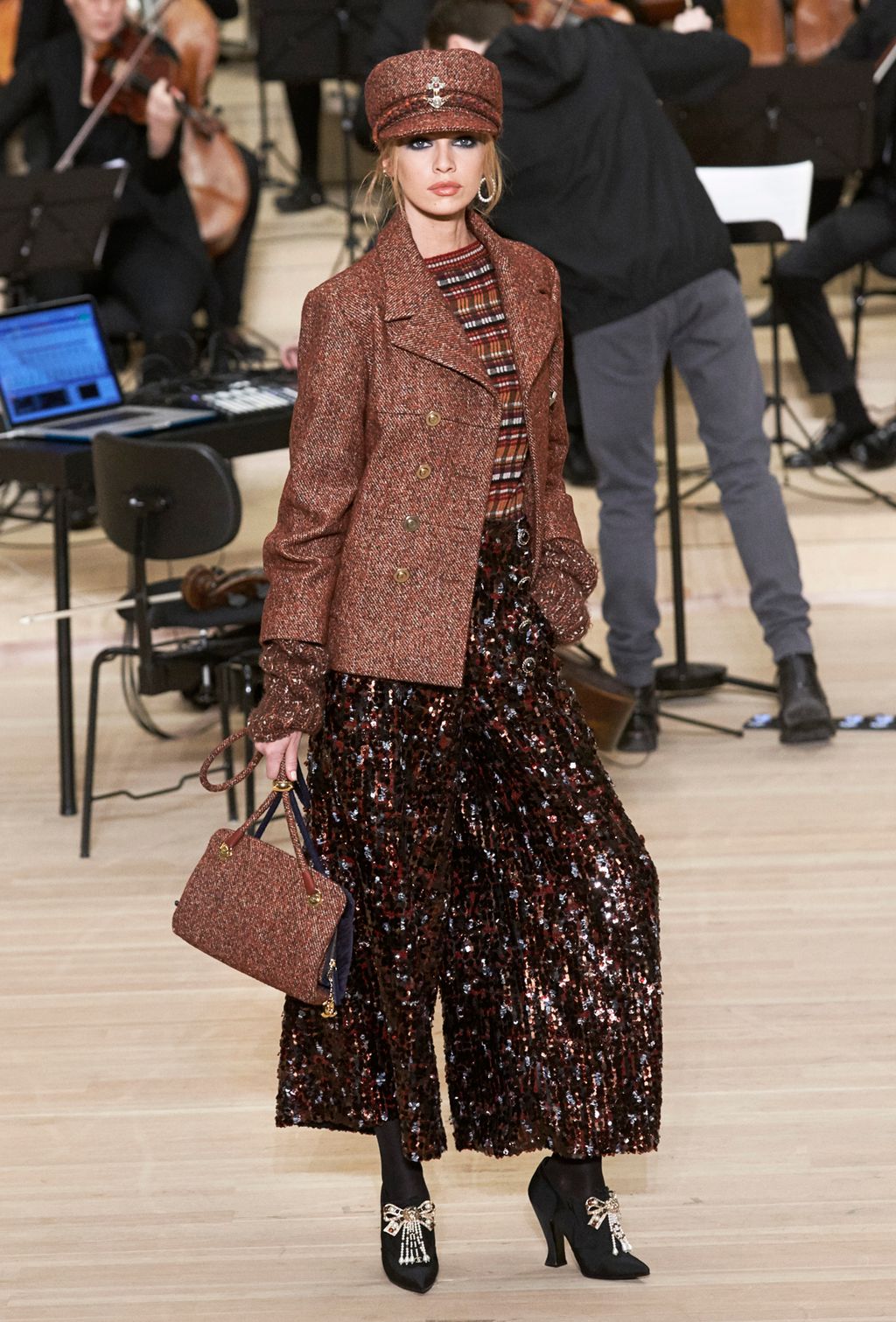 Fashion Week Paris Pre-Fall 2018 look 37 from the Chanel collection womenswear