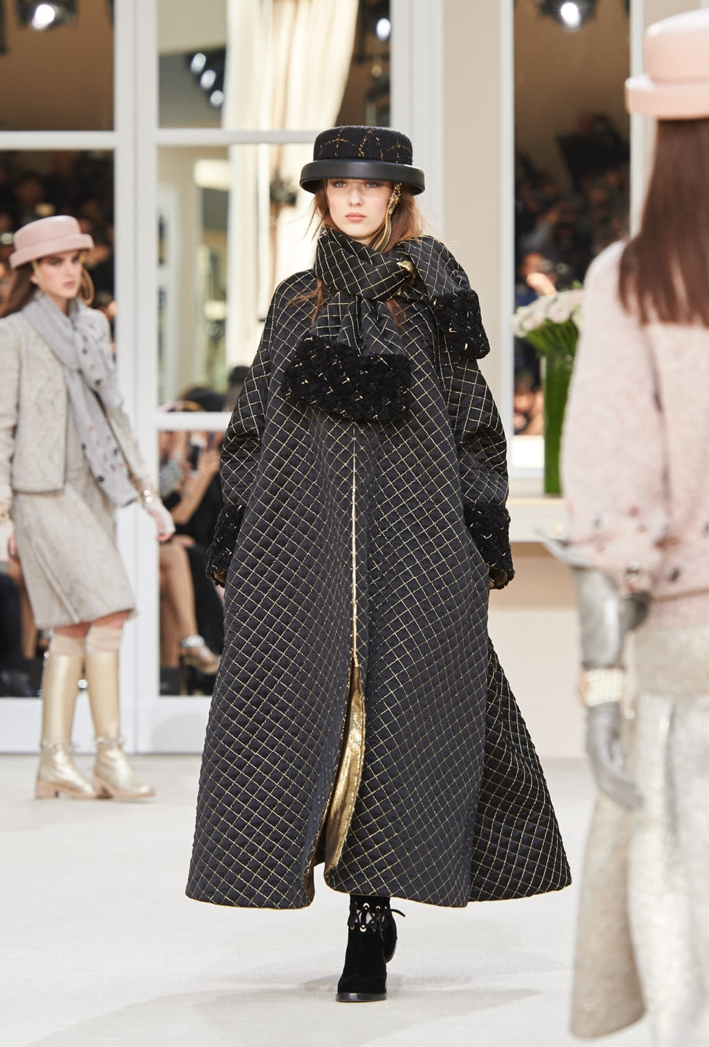 Fashion Week Paris Fall/Winter 2016 look 37 from the Chanel collection womenswear