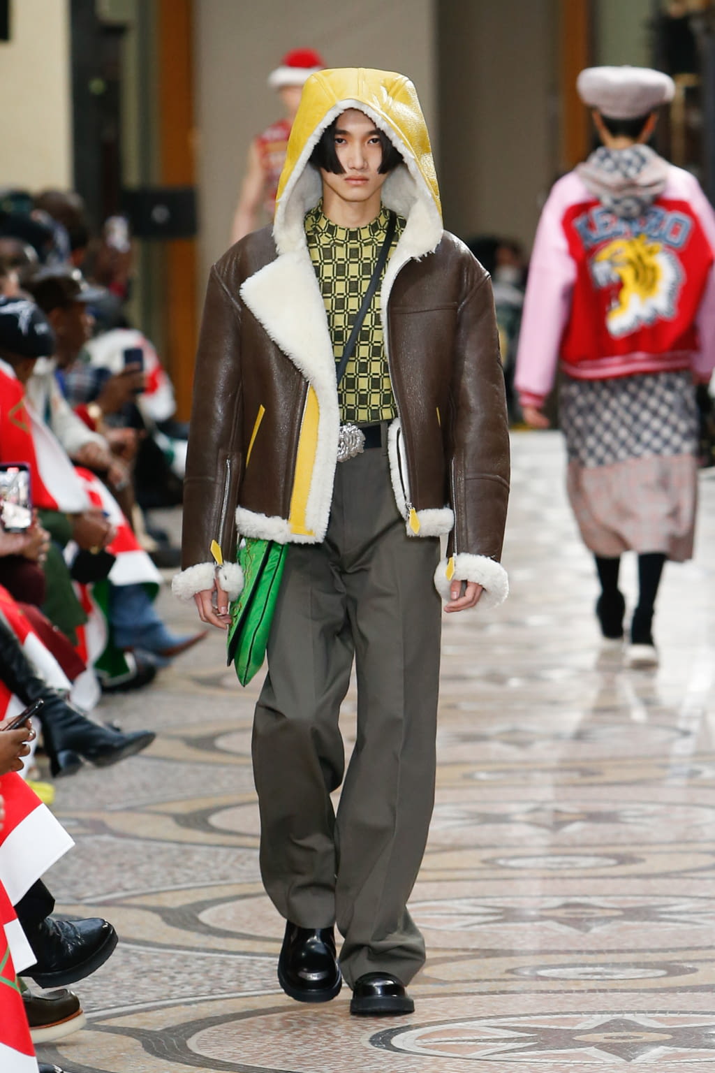 Fashion Week Paris Fall/Winter 2022 look 37 from the Kenzo collection menswear