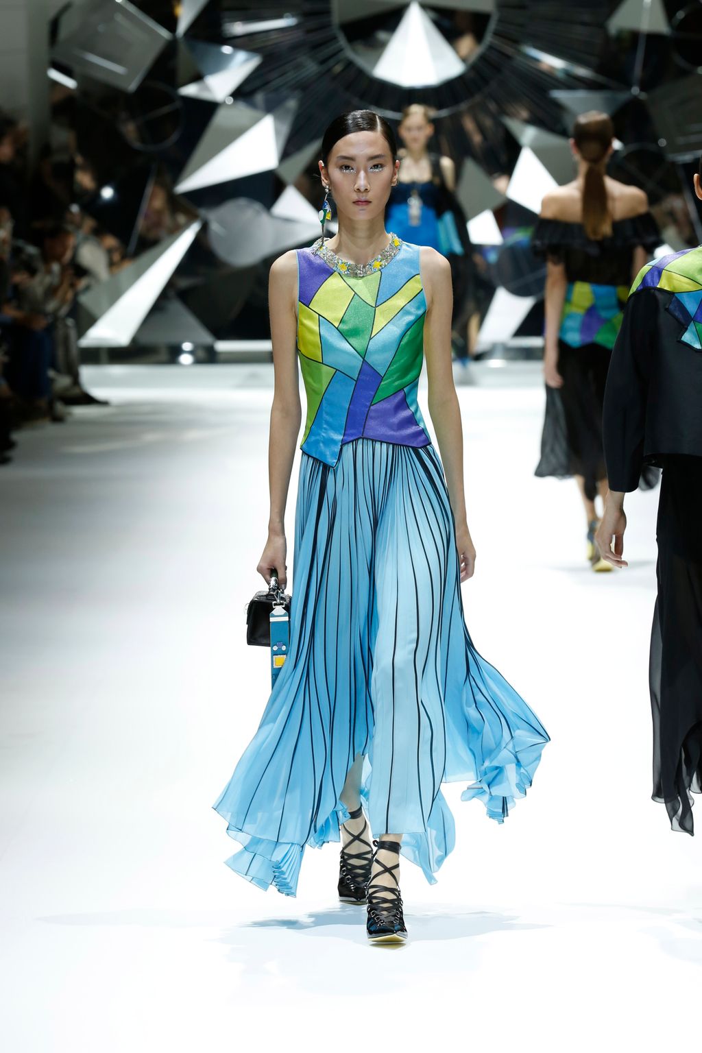 Fashion Week Paris Spring/Summer 2017 look 37 from the Shiatzy Chen collection womenswear