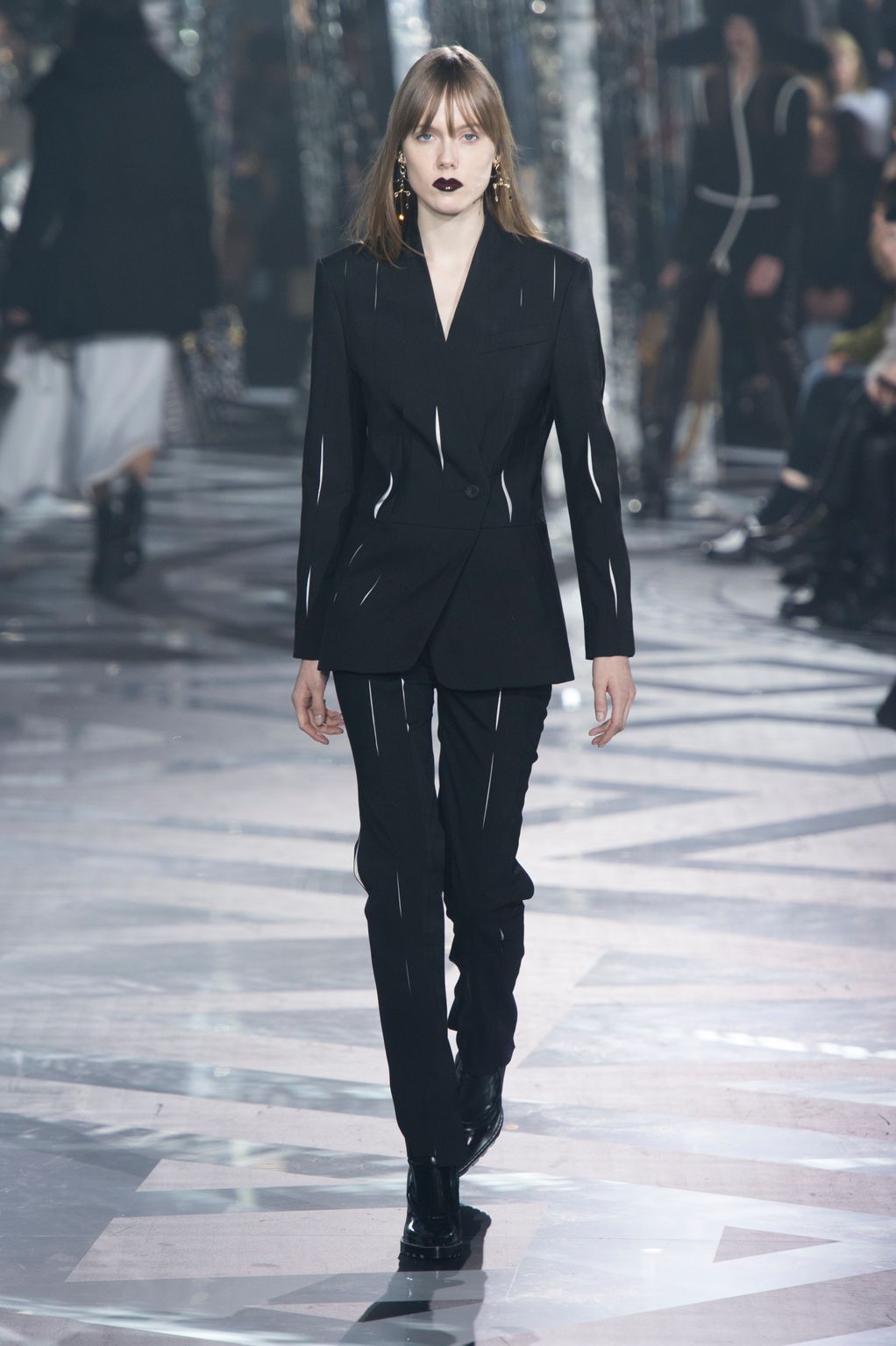 Fashion Week Paris Fall/Winter 2016 look 37 from the Louis Vuitton collection 女装