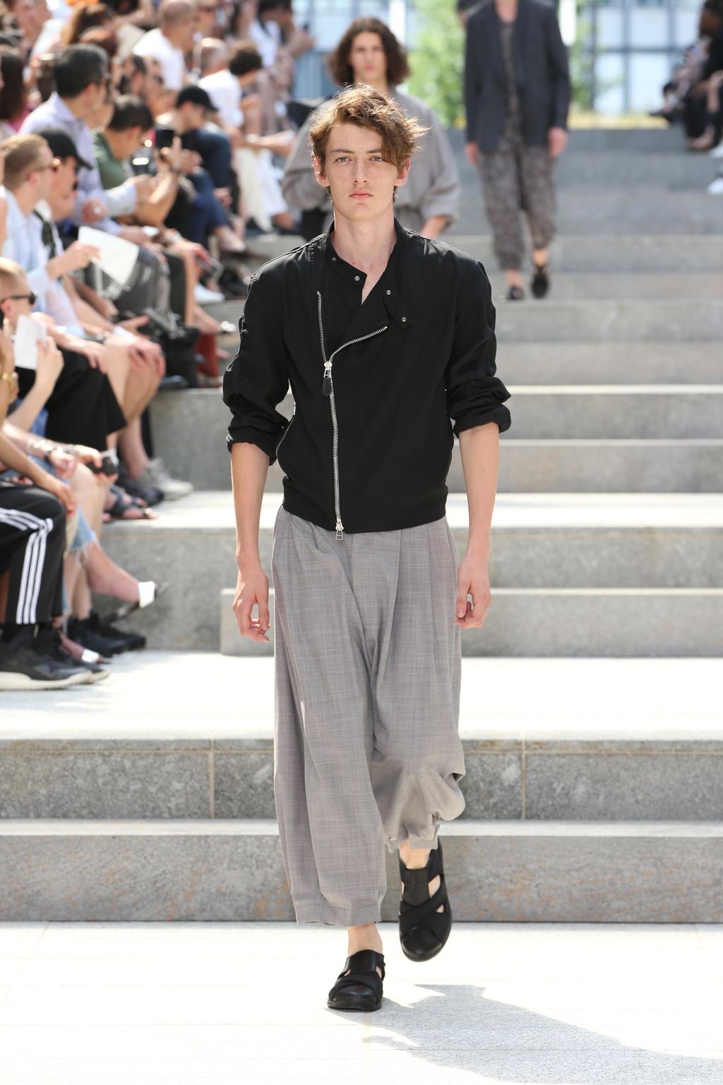 Fashion Week Paris Spring/Summer 2018 look 37 from the Issey Miyake Men collection menswear