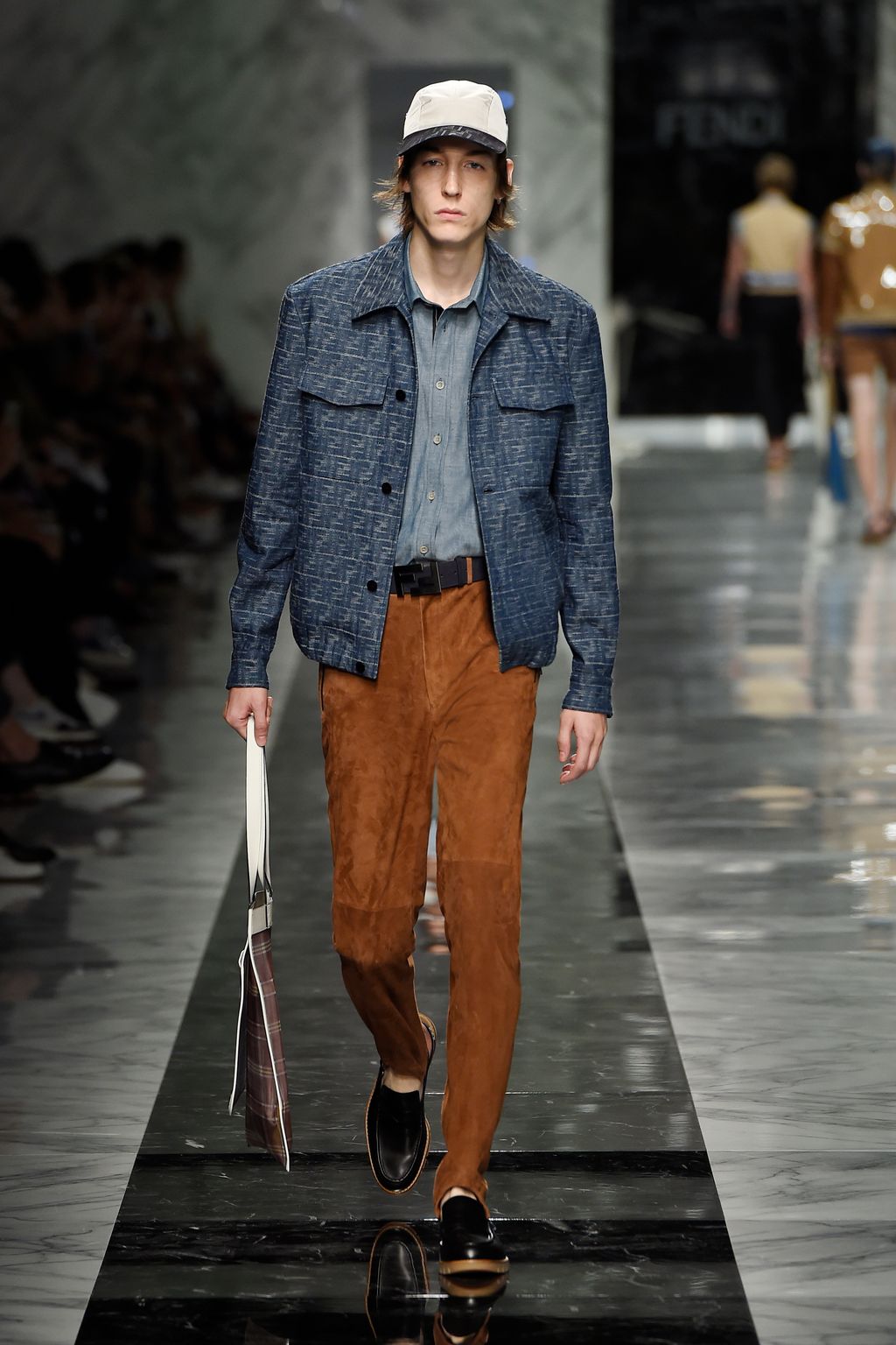 Fashion Week Milan Spring/Summer 2018 look 37 de la collection Fendi menswear