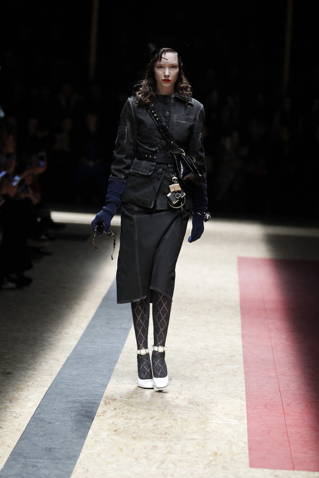 Fashion Week Milan Fall/Winter 2016 look 37 from the Prada collection 女装