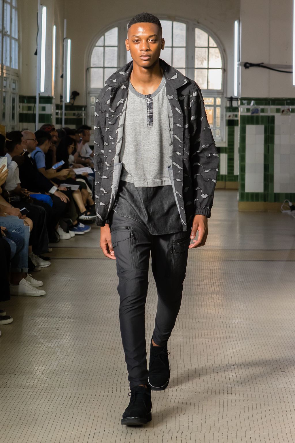 Fashion Week Paris Spring/Summer 2018 look 37 from the White Mountaineering collection menswear