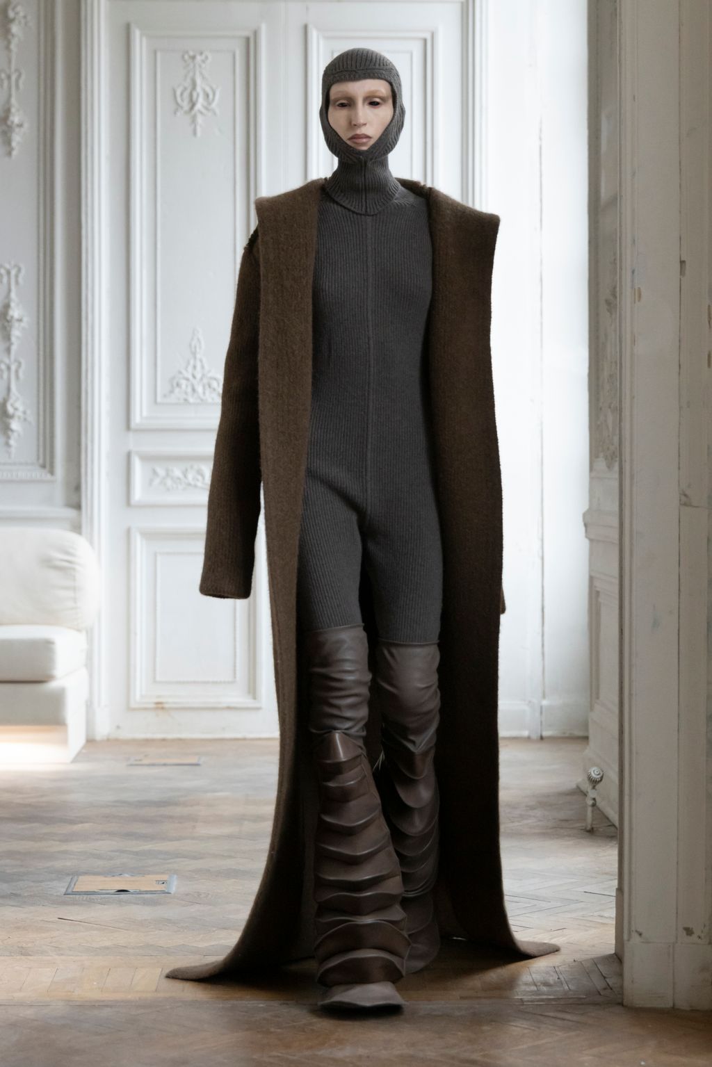 Fashion Week Paris Fall/Winter 2024 look 37 de la collection Rick Owens womenswear