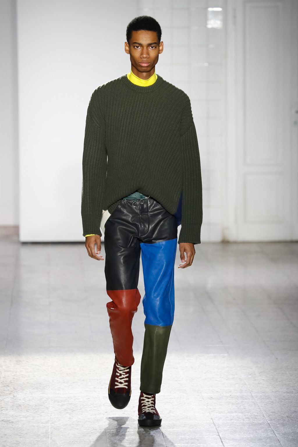 Fashion Week Milan Fall/Winter 2017 look 38 from the Cédric Charlier collection menswear