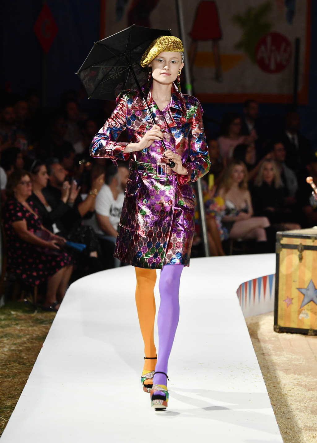 Fashion Week Milan Resort 2019 look 38 de la collection Moschino womenswear