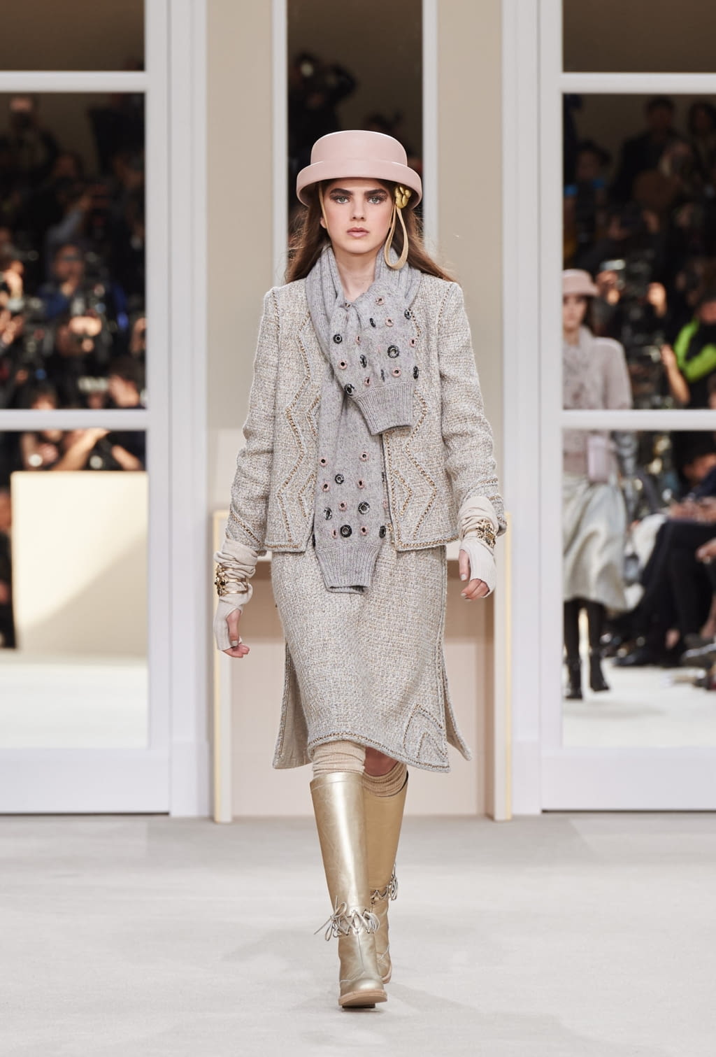 Fashion Week Paris Fall/Winter 2016 look 38 from the Chanel collection womenswear