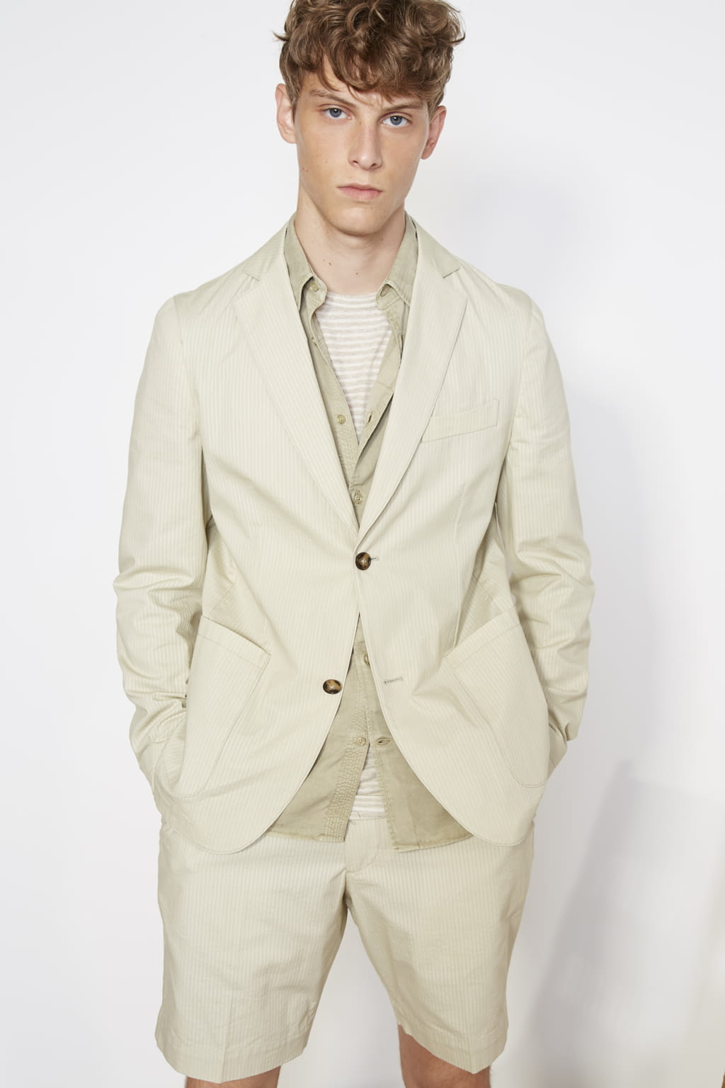 Fashion Week Paris Spring/Summer 2021 look 38 from the Officine Générale collection menswear