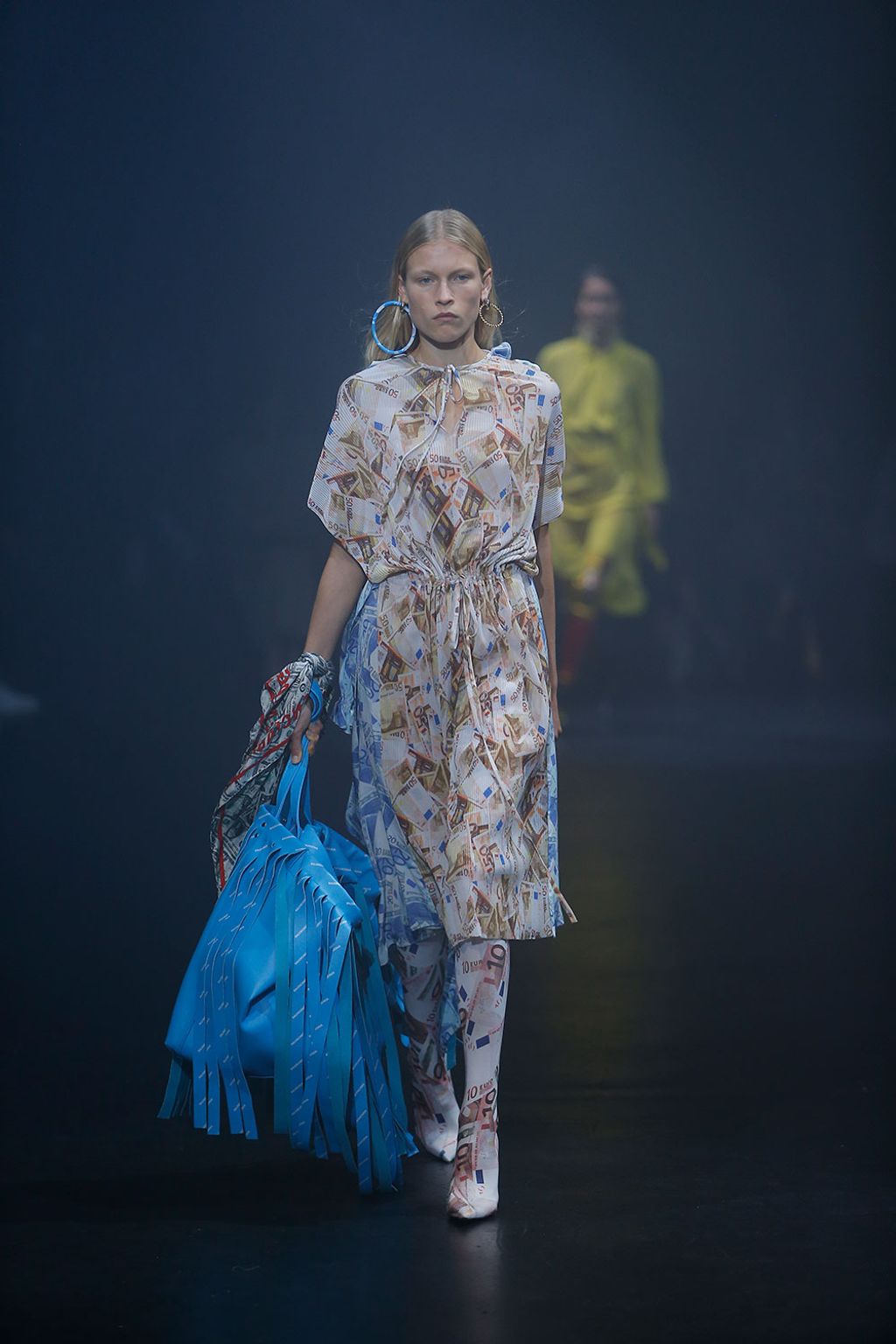 Fashion Week Paris Spring/Summer 2018 look 38 from the Balenciaga collection womenswear