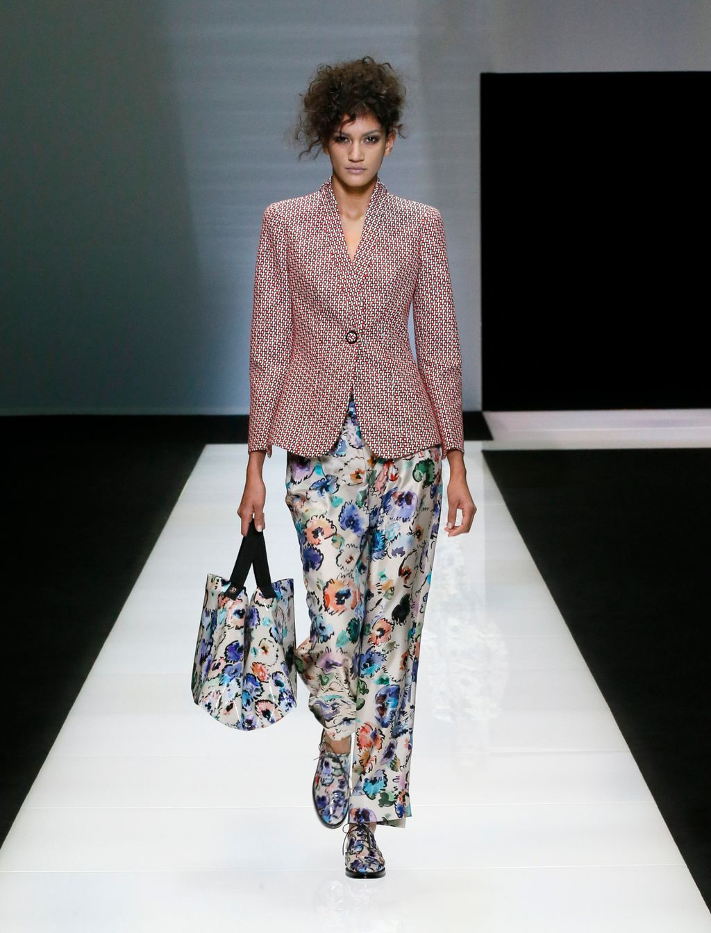 Fashion Week Milan Fall/Winter 2016 look 38 de la collection Giorgio Armani womenswear