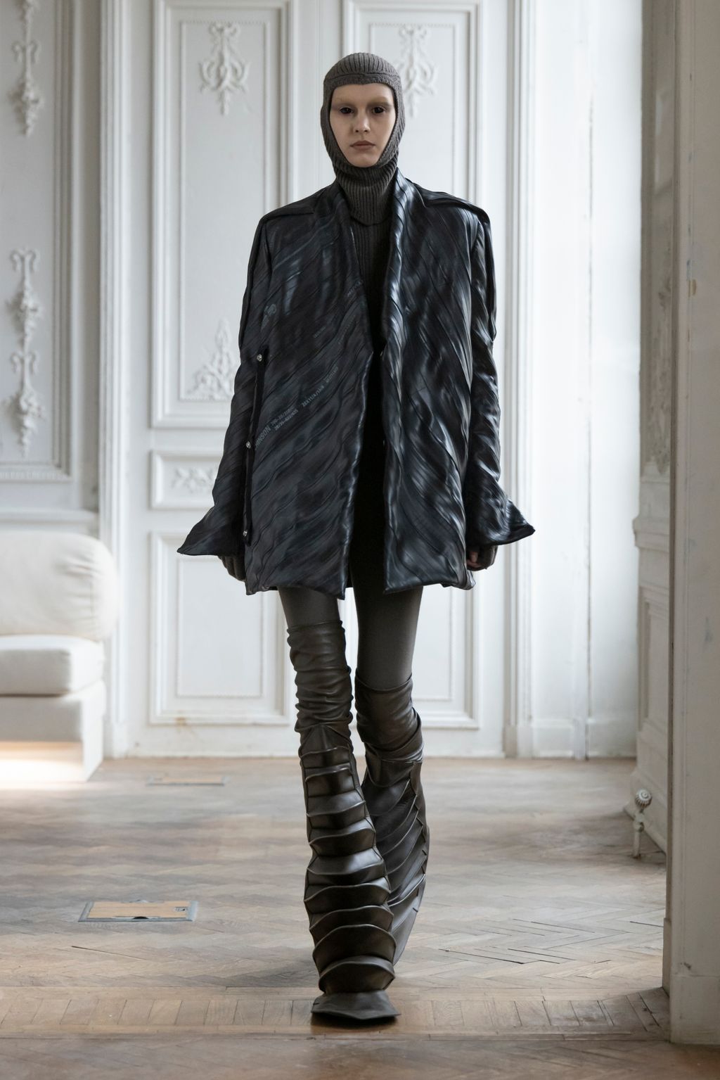 Fashion Week Paris Fall/Winter 2024 look 38 de la collection Rick Owens womenswear