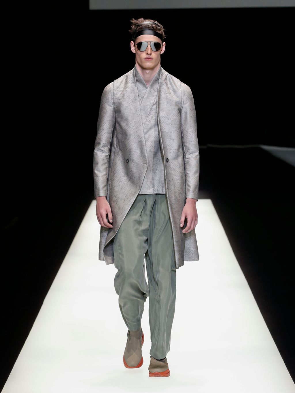 Fashion Week Milan Spring/Summer 2018 look 39 from the Emporio Armani collection menswear