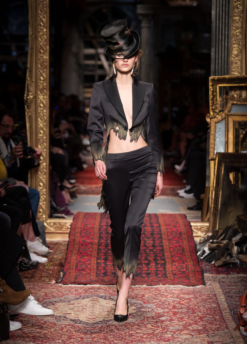 Fashion Week Milan Fall/Winter 2016 look 39 de la collection Moschino womenswear