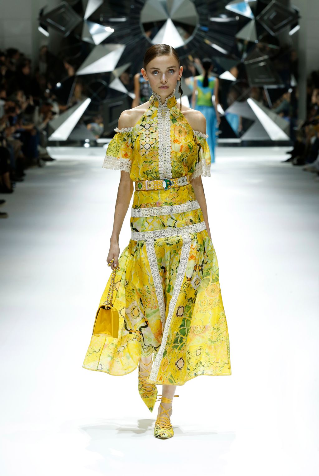 Fashion Week Paris Spring/Summer 2017 look 39 from the Shiatzy Chen collection womenswear