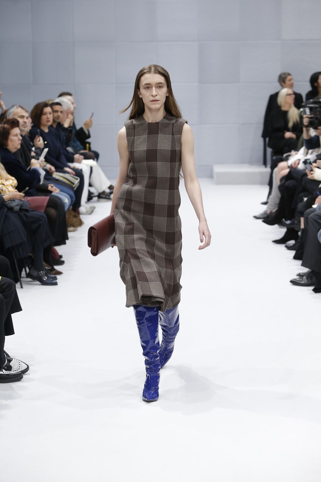Fashion Week Paris Fall/Winter 2016 look 39 from the Balenciaga collection womenswear