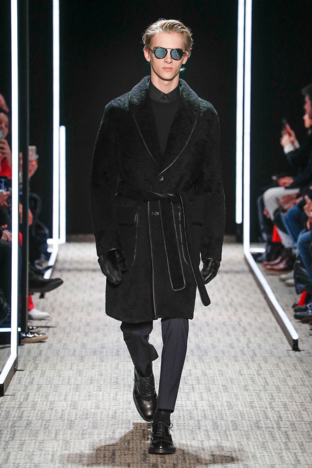 Fashion Week Paris Fall/Winter 2017 look 39 from the Cerruti 1881 collection menswear