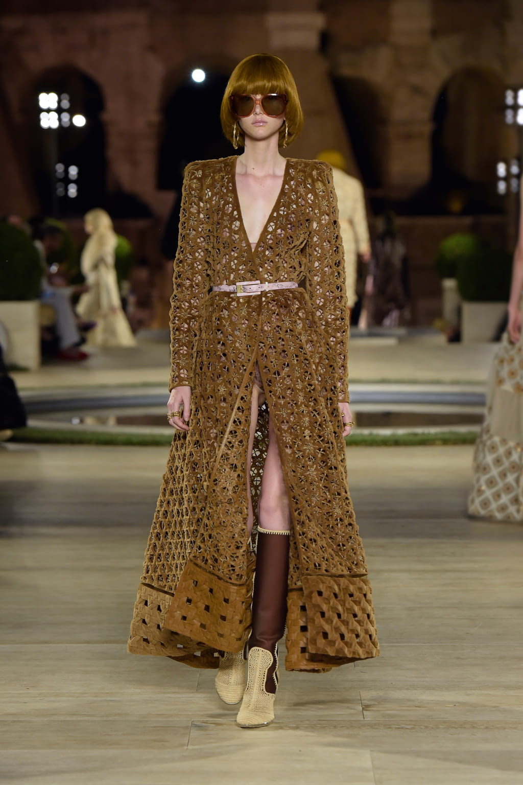 Fashion Week Milan Fall/Winter 2019 look 39 from the Fendi collection couture