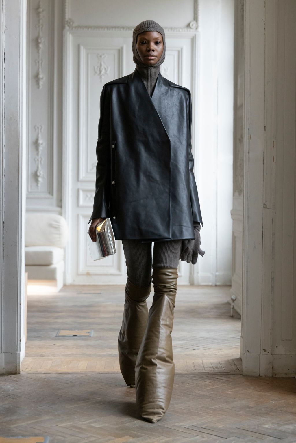 Fashion Week Paris Fall/Winter 2024 look 39 de la collection Rick Owens womenswear