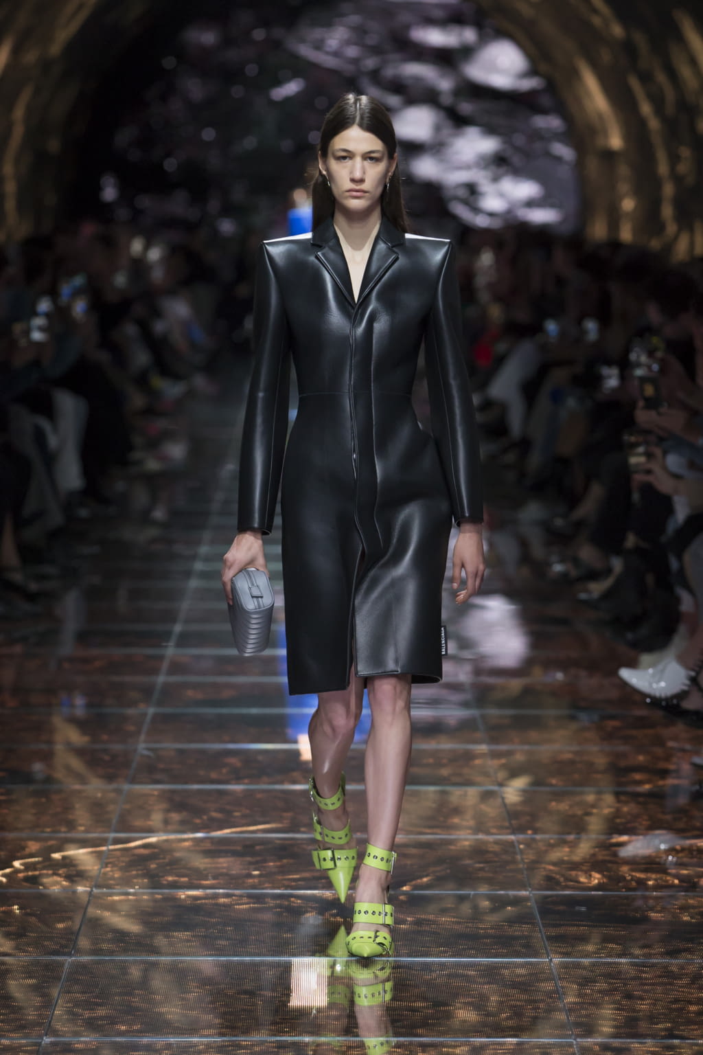 Fashion Week Paris Spring/Summer 2019 look 4 from the Balenciaga collection 女装
