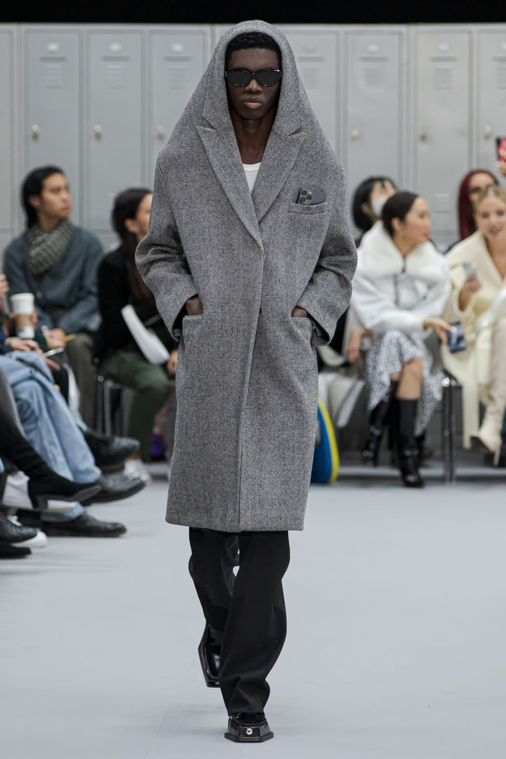Fashion Week Paris Fall/Winter 2022 look 4 from the Coperni collection womenswear